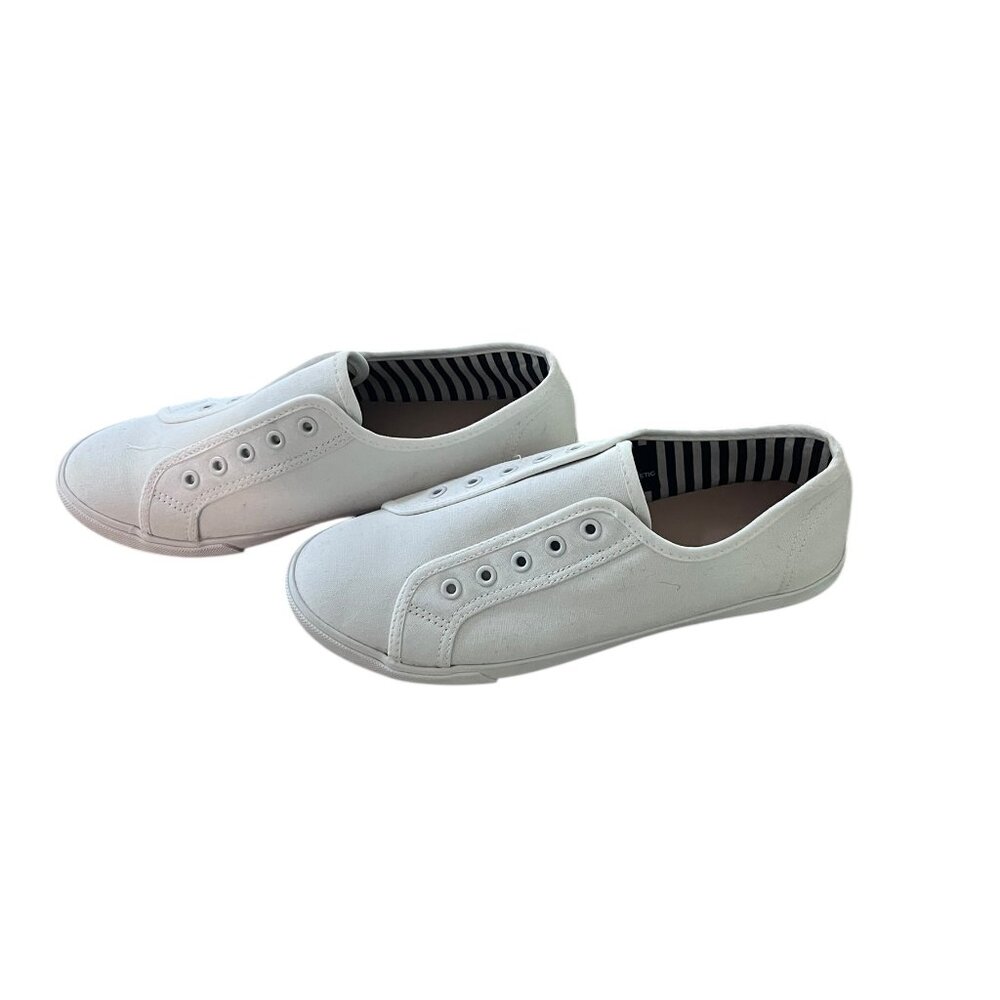 Shoes Sneakers By Crown And Ivy In White, Size: 8